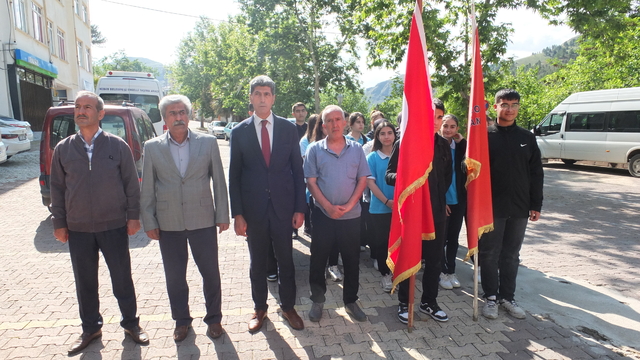 Keban'da Gençlik Haftası dolayısıyla çelenk sunma töreni düzenlendi