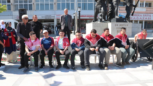 Burdur'da engelli gençlerin askerlik hayali gerçek oldu