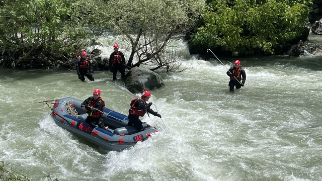 Derede akıntıya kapılan İbrahim'i Ankara'dan gelen 18 kişilik JÖAK ekibi arıyor