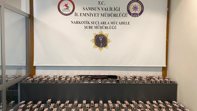 Samsun'da 15 bin 680 sentetik ecza hapı ele geçirildi