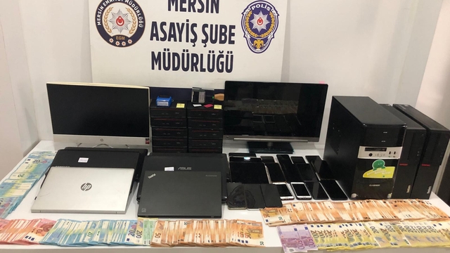 'Ucuz abonelik' bahanesiyle yabancıları dolandırmışlar; 10 gözaltı