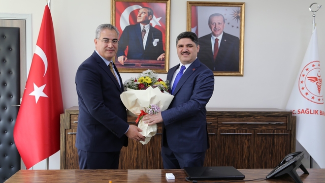 Diyarbakır İl Sağlık Müdürlüğünde devir teslim töreni yapıldı
