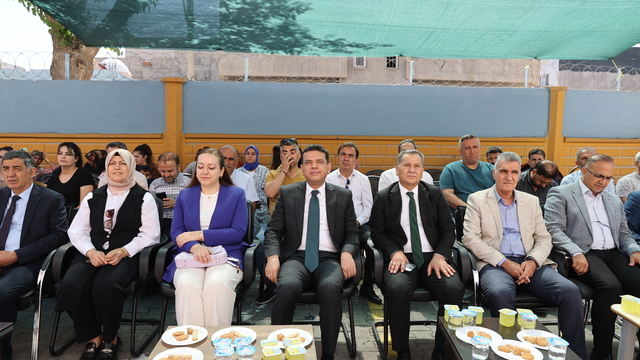 Mardin'de kitap okuma yarışmasında dereceye giren annelere ödülleri verildi