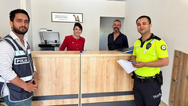 Sumbas'ta polisler bilgilendirme çalışmalarında bulundu