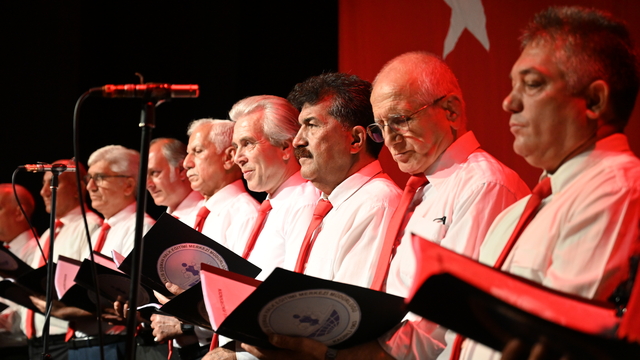 Kadirli'de Halk Eğitim Merkezi Korosundan konser