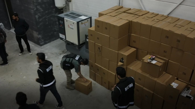 Fabrikada 3 milyon 820 bin boş makaron ele geçirildi; 3 tutuklama