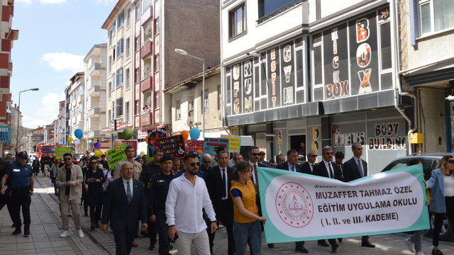 Samsun'da özel öğrencilerden farkındalık yürüyüşü