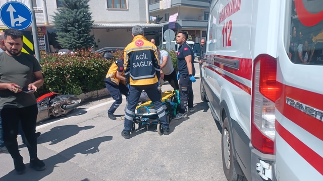 Bursa'da hafif ticari araç ile motosikletin çarpıştığı kazada 1 kişi yaralandı