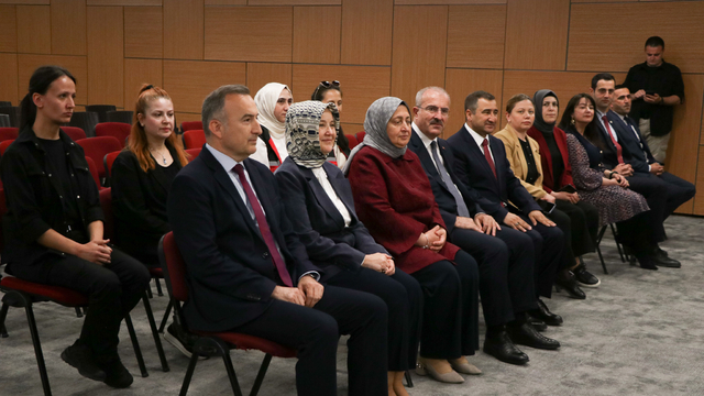 Bakan Yardımcısı Yenigün, "Evlenecek Gençlerin Desteklenmesi Projesi"nden yararlanan çiftin nikah şahidi oldu