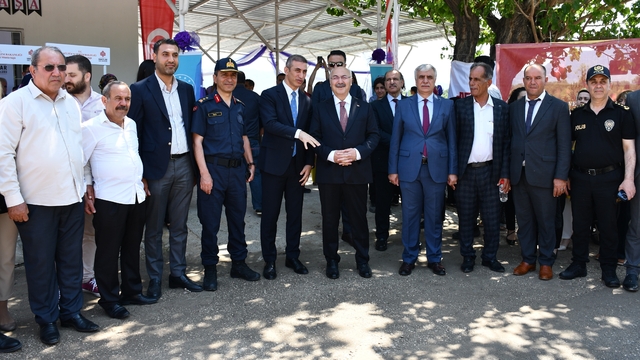 Adana Valisi Köşger'den Vakıflar Haftası kapsamında Yüreğir ilçesine ziyaret