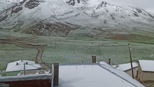 Hakkari, Van ve Bitlis'te yüksek kesimlerde kar etkili oldu