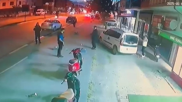 JASAT dedektifi, firari hükümlüyü tıraş olurken fark edip yakaladı; takip anı kamerada