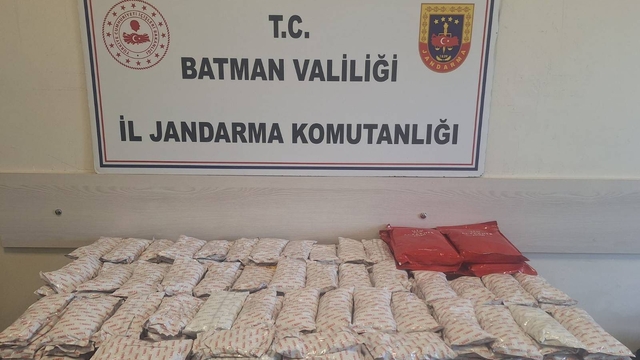 Batman'da gümrük kaçağı 53 kilogram nargile tütünü ele geçirildi