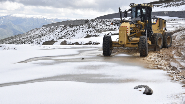 Bitlis'in yüksek kesimlerinde kar yağışı