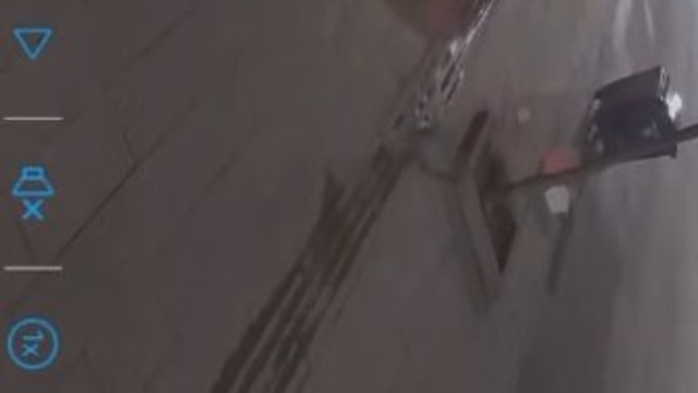 İş yerine çarpan otomobilin sürücüsü kaçtı