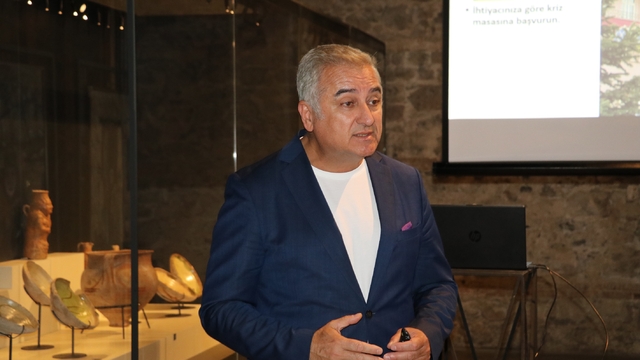 İzmir'de depreme hazırlık semineri düzenlendi
