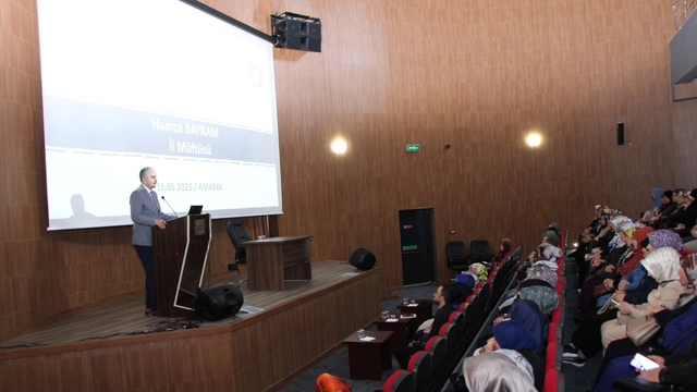Amasya'da "Fıtratın Korunmasında Ailenin Rolü" konulu konferans düzenlendi