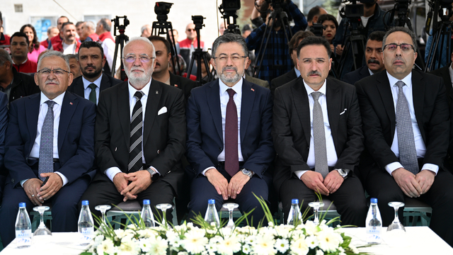 Tarım ve Orman Bakanı Yumaklı, Kayseri'de tohum dağıtım töreninde konuştu: