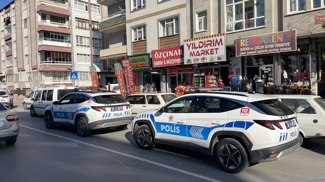 Kayseri'de hırsızlık için kuyumcuya gelen zanlı panikleyip kaçtı