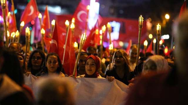 Adana'da Gençlik Haftası kapsamında fener alayı düzenlendi