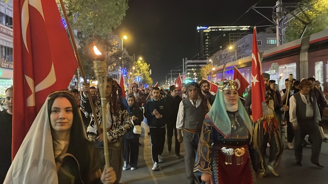 Kayseri'de Atatürk'ü Anma, Gençlik ve Spor Bayramı kapsamında fener alayı düzenlendi