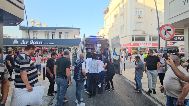 Antalya'da servis minibüsüyle çarpışan motosikletin genç sürücüsü öldü
