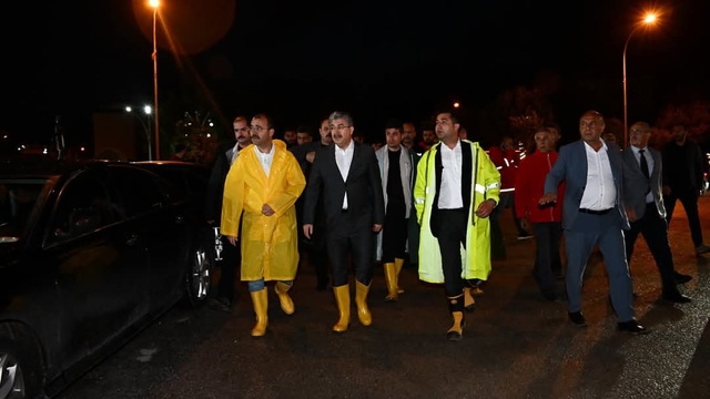 Kadirli'de sağanak yağış sele neden oldu (2)