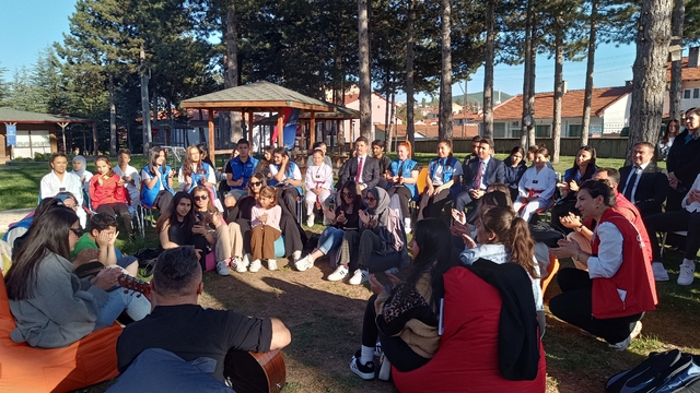 Bilecik Valisi Aygöl, Pazaryeri'nde gençlerle buluştu