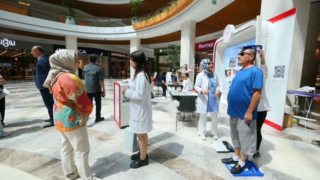 İzmir'de "sağlıklı yaşam" için boy ve kilolar ölçülüyor