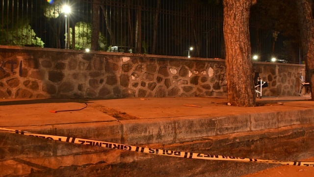 İzmir'de silahlı ve beyzbol sopalı kavga: 1 ölü, 1 yaralı