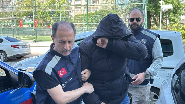 Samsun'da silahlı saldırıda amcasının oğlunu öldüren zanlı ile babası adliyede