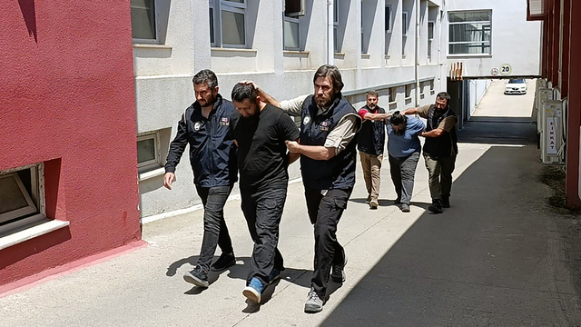 Savaş mağdurlarına yardım bahanesiyle topladıkları 3 milyon lirayı, DEAŞ'lılara göndermişler