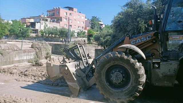 Osmaniye'de sel temizliği