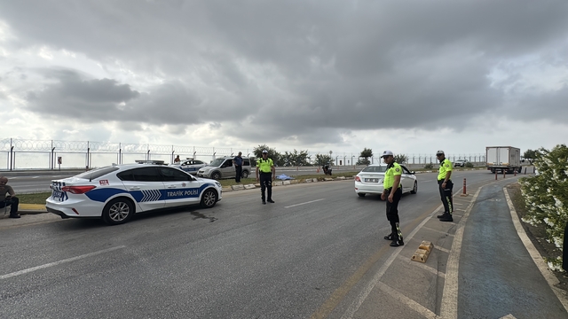 Antalya'da ağaca çarpan motosikletin sürücüsü öldü