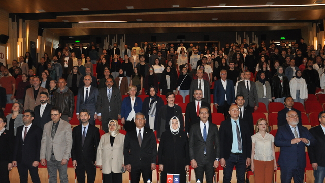 Eskişehir'de "Aile Yılı" etkinlikleri kapsamındaki Aile Sempozyumu gerçekleştirildi