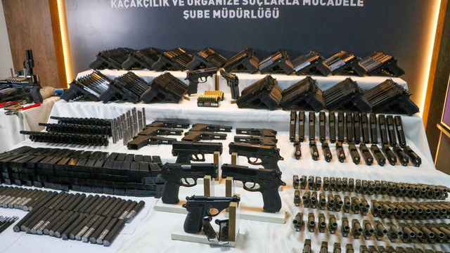 Diyarbakır'da oyuncak dükkanı olarak kamufle edilen silah atölyesine operasyon düzenlendi