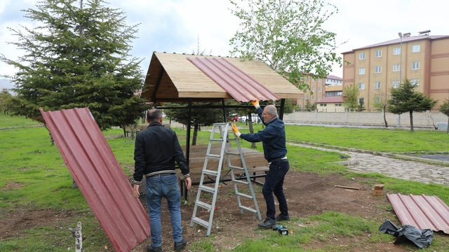 Bitlis'te park ve bahçeler yenileniyor