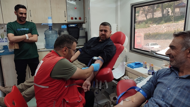 Türk Kızılay Çelikhan'da kan bağışı standı açtı