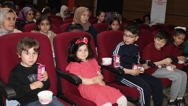 Hakkari'de ailelere yönelik sinema etkinliği düzenlendi