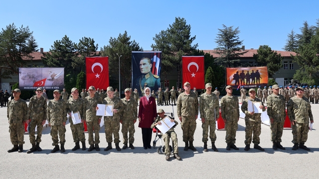 Afyonkarahisar'da engelliler bir günlük askerlik sevinci yaşadı