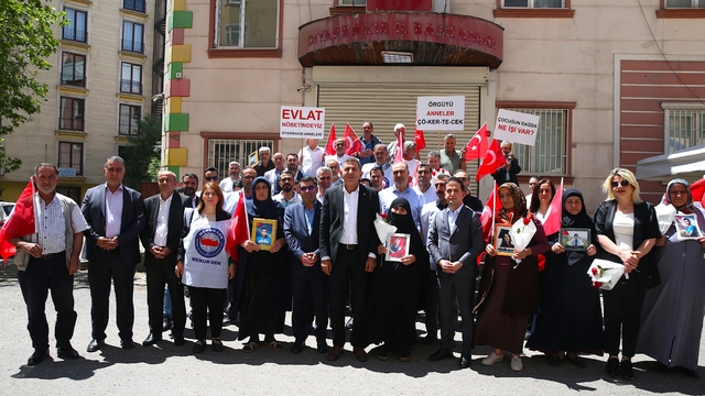 Diyarbakır annelerine Memur-Sen'den destek ziyareti