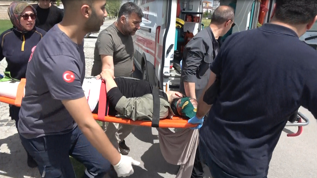 Parkta cebindeki tabancayı çıkarırken kendini vuran Feyza, yaralandı