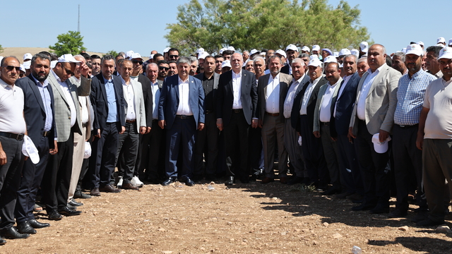 TZOB Genel Başkanı Bayraktar, Şanlıurfa ve Mardin'de kuraklıktan etkilenen tarlaları inceledi