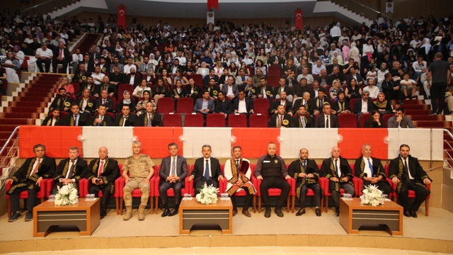 Şırnak Üniversitesinde mezuniyet töreni düzenlendi
