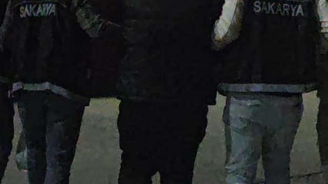 18 yıl 9 ay hapisle aranan hükümlü, peruk ve sahte pasaportla yakalandı