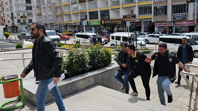 Çorum'da bir kişiyi silahla yaralayan 2 kardeş tutuklandı