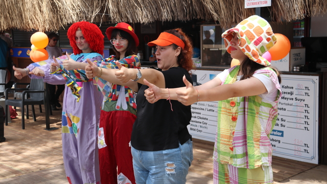 Fethiye'de engelli bireyler, deniz kenarında düzenlenen etkinlikte eğlendi