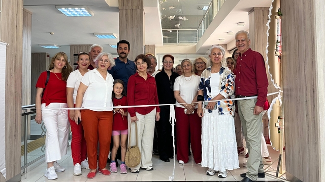 Antalya'da "Gençliğim-Gençliğin" resim sergisi açıldı