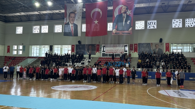 Hatay'da başarılı sporcular ödüllendirildi