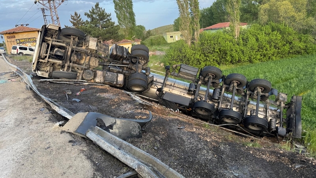 Yozgat'ta devrilen tankerin sürücüsü yaralandı